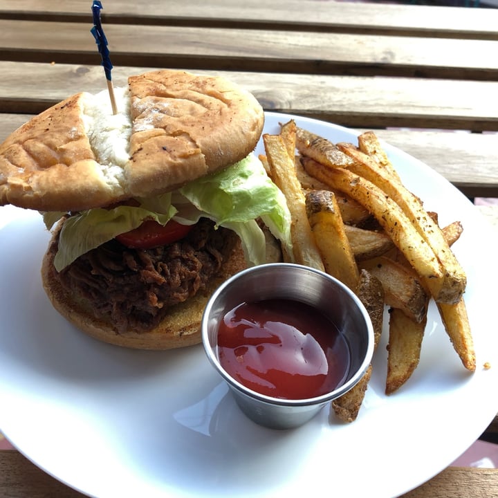 photo of Vegan Workshop Bistro Hamburguesa (bbq) shared by @isabelinzunzaa on  03 Dec 2021 - review