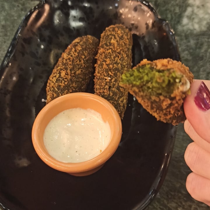 photo of The Green Affair Croquetes de espinafres Com Molho De Iogurte E Hortelã shared by @fernandaheck on  31 Oct 2021 - review