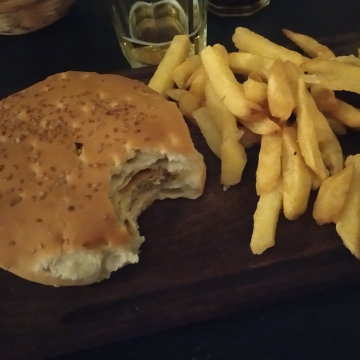 review photo of Beerwind Hamburguesa De Lentejas Vegana shared by @natiarias on 24 Nov 2021 - review