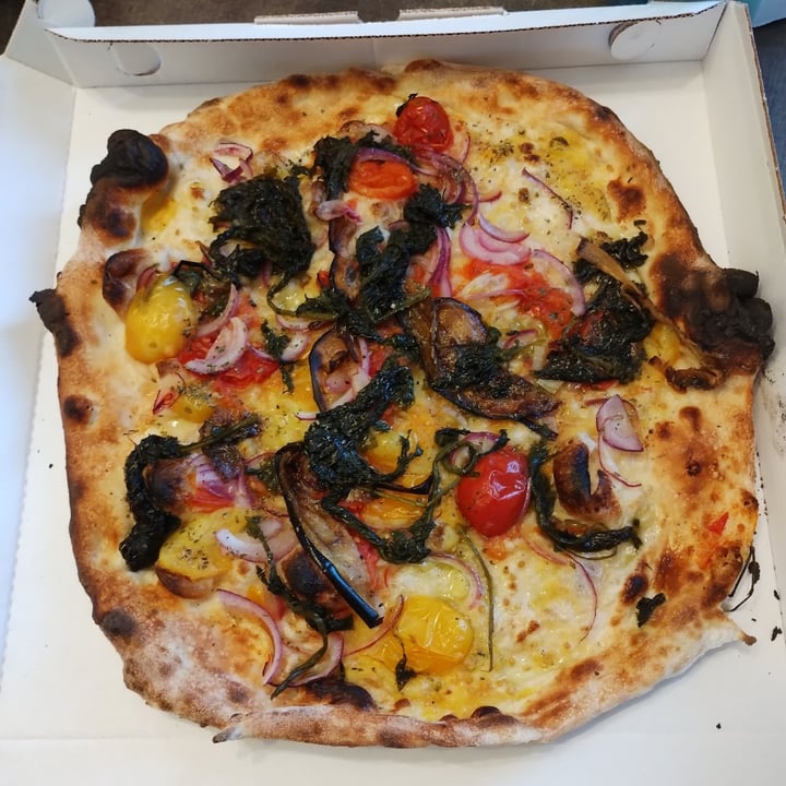 photo of Pizzeria Napoletana Verace Assaje Bovisio Masciago Focaccia+Pomodori Gialli+Pomodori Corbara+Cipolla+Friarielli+Melanzane shared by @martocchia on  04 Sep 2022 - review