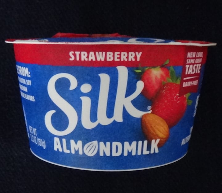 photo of Silk Strawberry Almondmilk Yogurt Alternative shared by @feelideal on  17 Sep 2020 - review