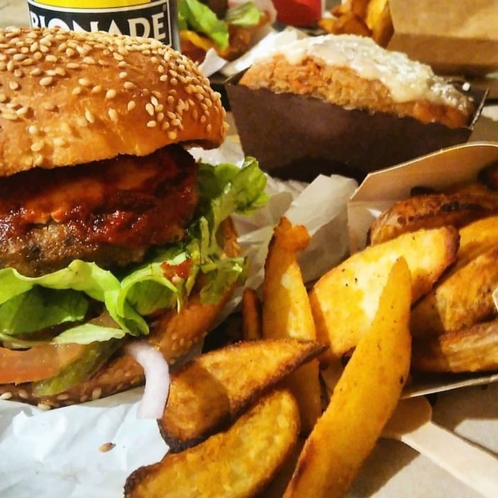 review photo of Hank Burger Beyond Meat Burger shared by @stephsv on 02 Aug 2022 - review