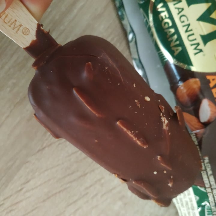 review photo of Magnum Magnum Almendras Vegana shared by @dulasnavvegan on 06 Mar 2022 - review