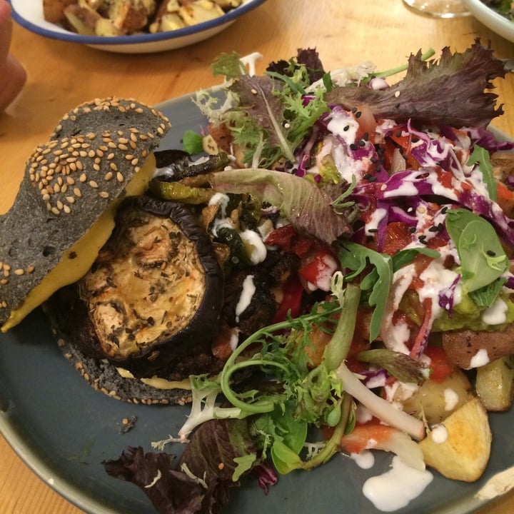review photo of Väcka Burger shared by @timetoeatbroccoli on 04 May 2020 - review