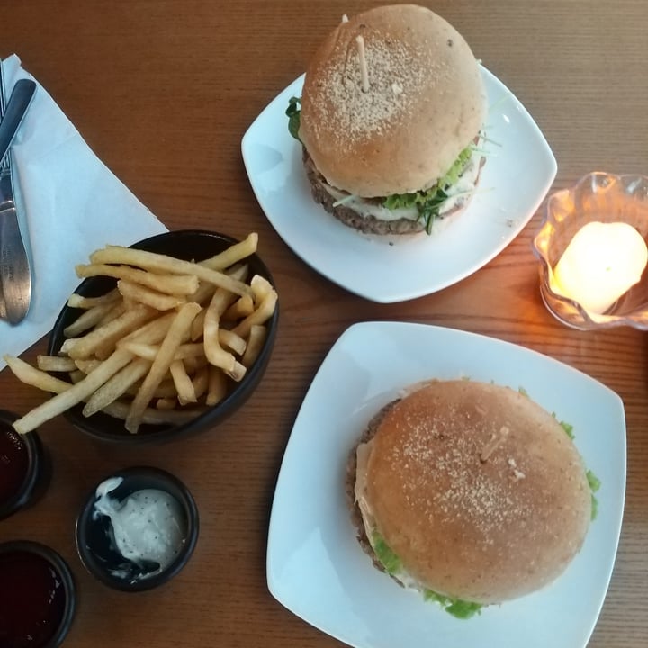 photo of nomVnom Bistro Truffle Fries + Truffle Mayo Dip shared by @darkchocoholic on  20 Jan 2022 - review