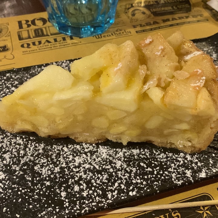 photo of Binario Magic Pub Vegan Apple Pie shared by @beatricepaolo on  30 Dec 2021 - review