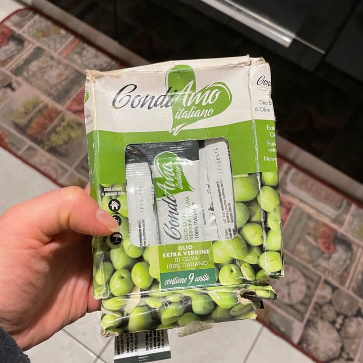 photo of Condiamo Italiano Olio extra vergine di olive in bustine monodose shared by @iside01 on  10 Apr 2022 - review