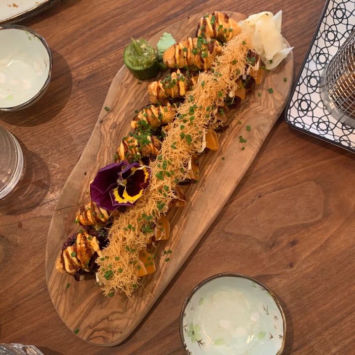 photo of Vegan Sushi Bar shrimp-less tempura crunch shared by @hereforareason on  25 Jul 2022 - review