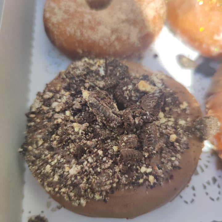 photo of Hulis Donuts Oreo Cookie Donut shared by @sdasneves on  03 Mar 2022 - review