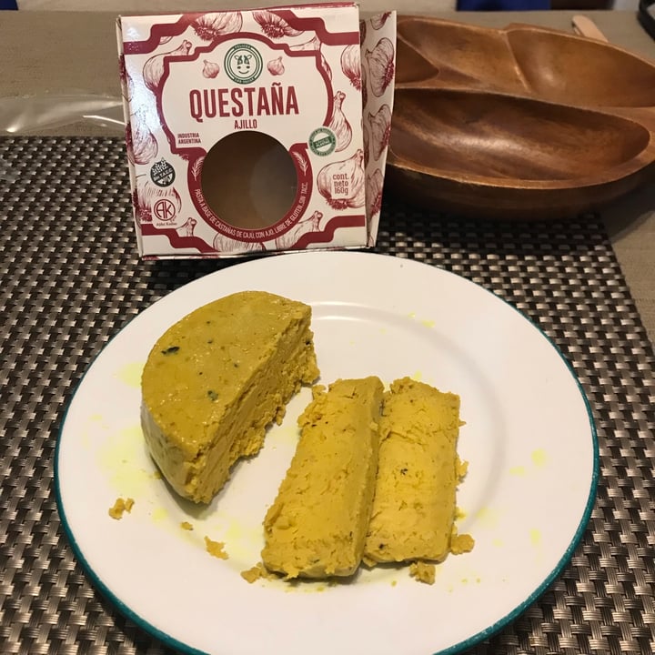 review photo of Felices Las Vacas Questaña Queso Vegano al Ajillo shared by @abru95 on 12 Oct 2021 - review