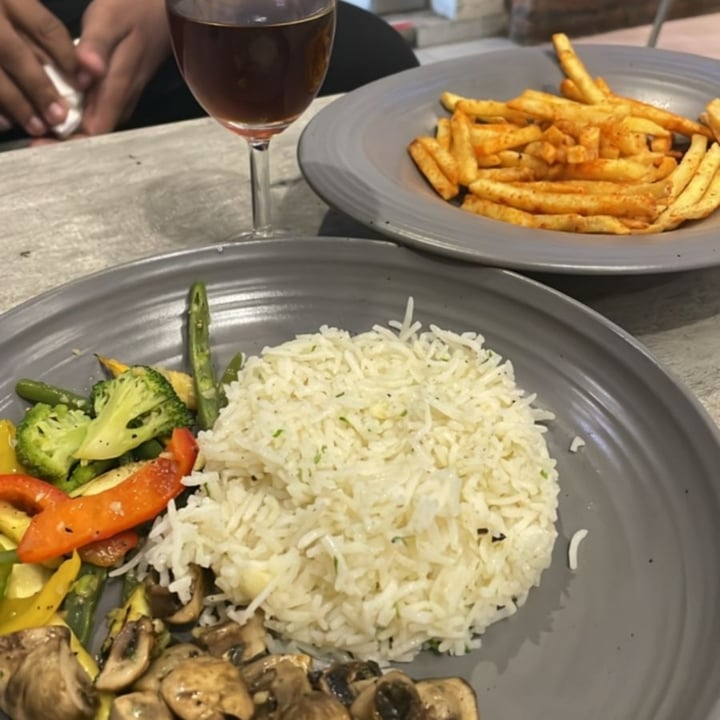 review photo of Roastery Coffee House | Banjara hills Sauted Vegetables with Fries And Red Wine Coffee shared by @kashishsetia on 22 Jun 2022 - review