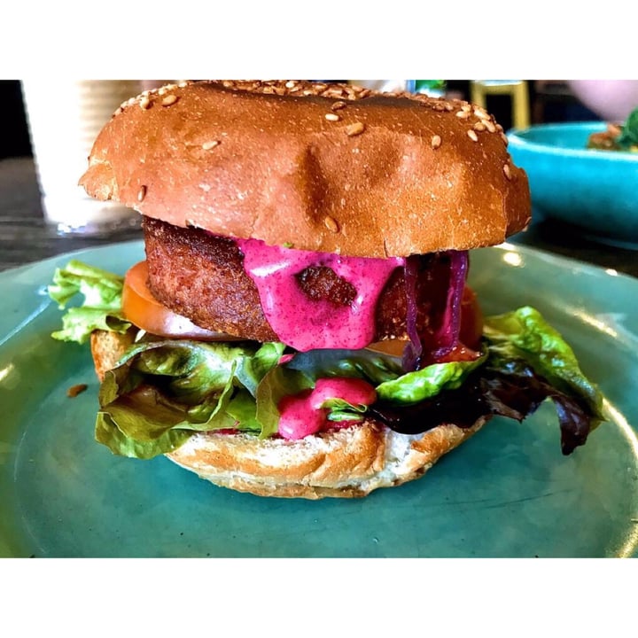 photo of Lexi's Healthy Eatery Beyond Burger shared by @theleafeaters on  11 May 2020 - review