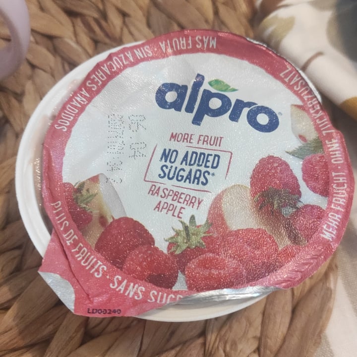photo of Alpro Alpro Yogurt Raspberry And Apple shared by @gipeppia on  08 Apr 2022 - review