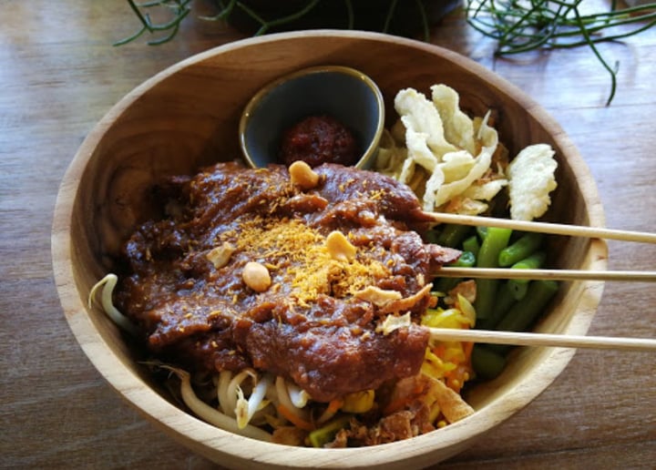 photo of Black & White KAFE Indonesian Gado Gado shared by @ghiro on  25 Jan 2020 - review