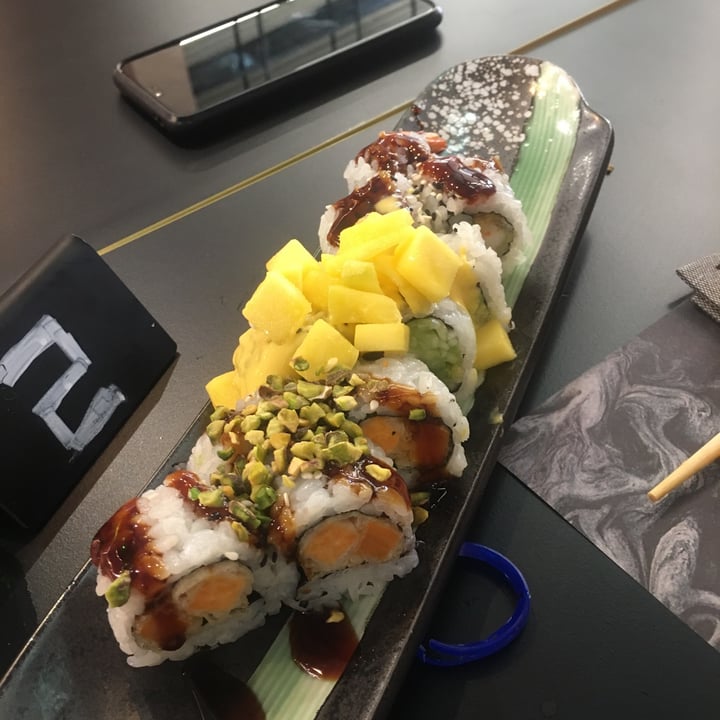 photo of Ekko Sushi & Pokè Bowl sweet flower roll shared by @alessbica on  21 May 2022 - review