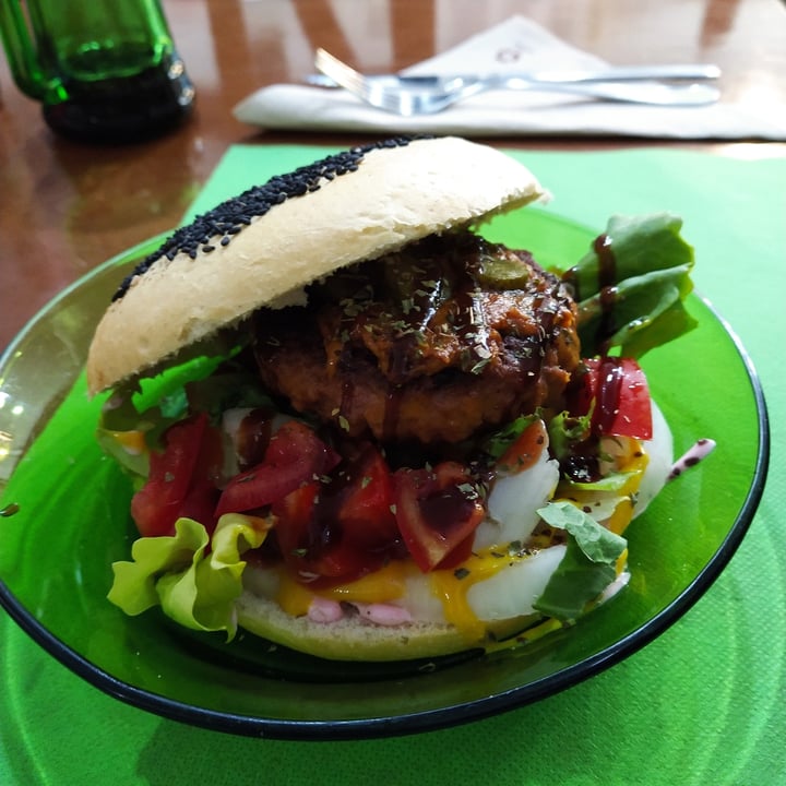photo of Mostaza Y Media Beyond burger shared by @marinasnchez on  17 Oct 2021 - review