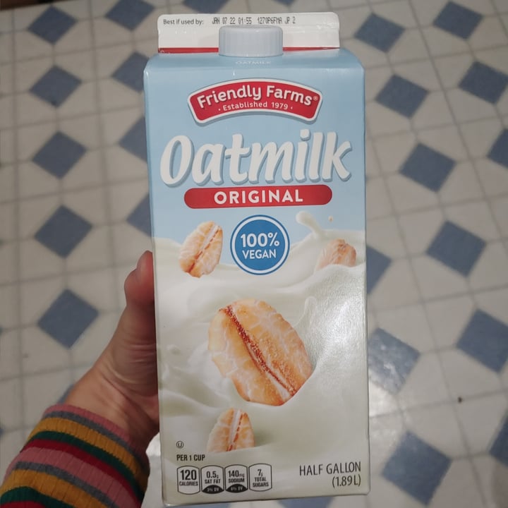 photo of Friendly Farms Oatmilk shared by @adriana1209 on  25 Oct 2021 - review