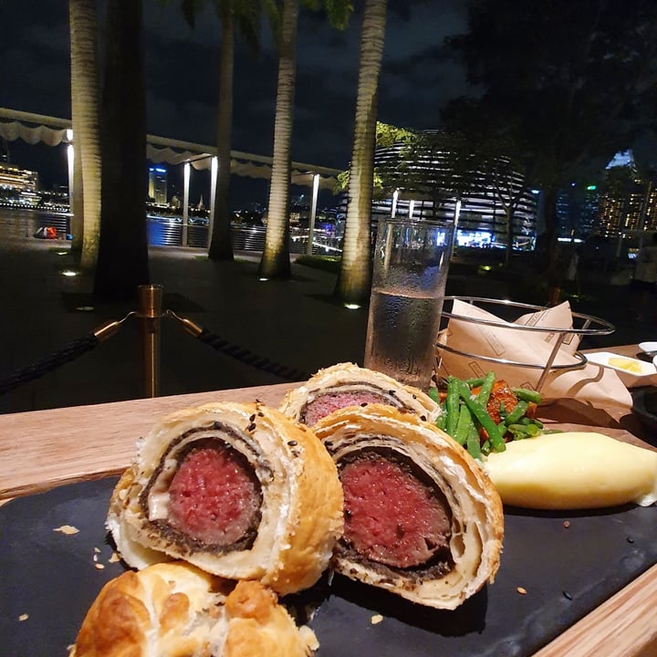 review photo of Bread Street Kitchen Singapore Impossible Wellington shared by @yiersansiwu on 03 Oct 2021 - review