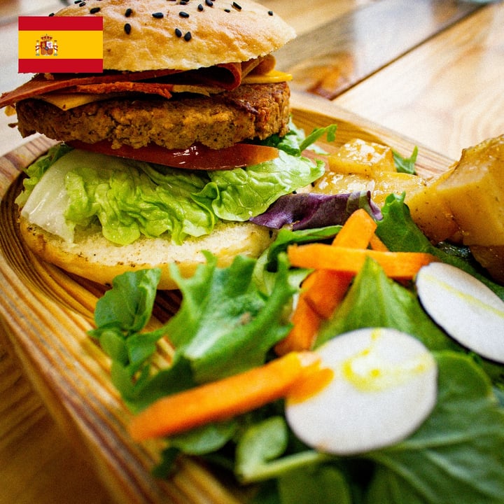 photo of Veganitessen Vegan burger shared by @veganartivist on  13 May 2022 - review