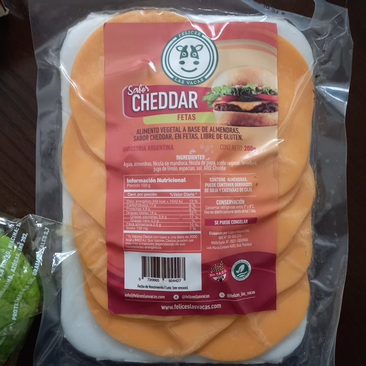 photo of Felices Las Vacas Queso Cheddar en Fetas shared by @biancavczerniuk on  14 Sep 2021 - review