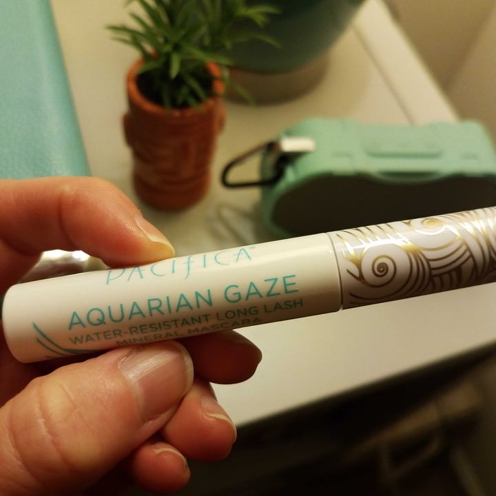 photo of Pacifica Aquarian gaze water resistant long lash mineral mascara - abyss shared by @shannonleigh77 on  31 Dec 2020 - review