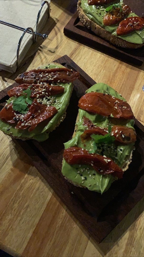 photo of Vivet Market Restó Avocado Toast Con Tomates Deshidratados shared by @tedisvegan on  12 Mar 2020 - review