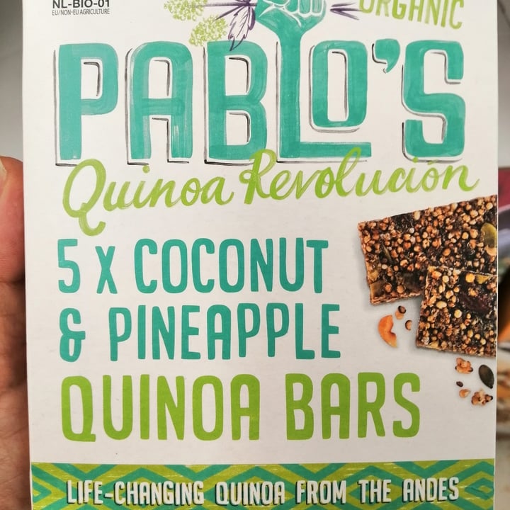 photo of Pablo's Quinoa Révolution - Barres De Quinoa Amandes, Noisettes Et Chocolat Noir shared by @jouniqueness on  17 Jun 2020 - review