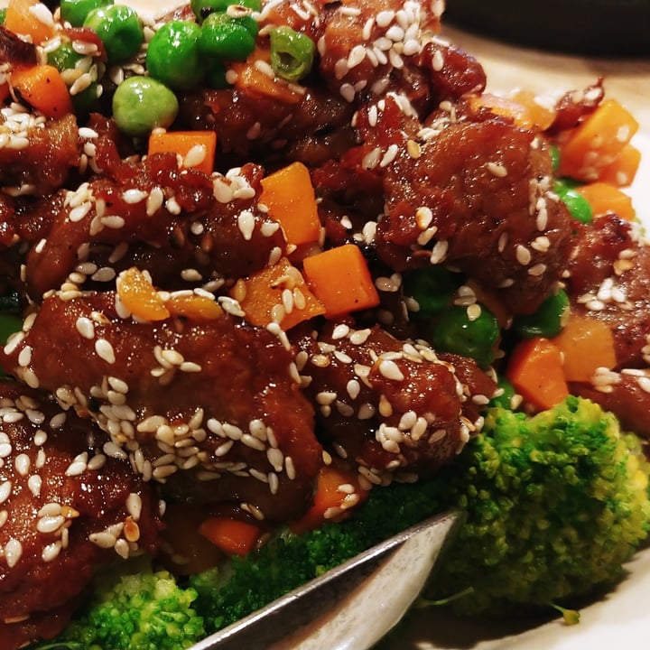 photo of Blossom Vegetarian Restaurant Sesame Beef shared by @mikekenn on  25 Nov 2022 - review