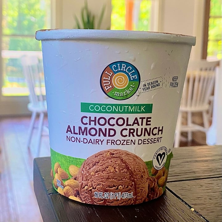 photo of Full Circle Market Coconutmilk Chocolate Almond Crunch Non-Dairy Frozen Dessert shared by @veganabbysway on  06 Jul 2022 - review