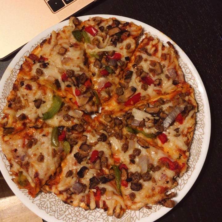 photo of Daiya Gluten Free Supreme Pizza shared by @happyvegangirl on  16 Feb 2022 - review