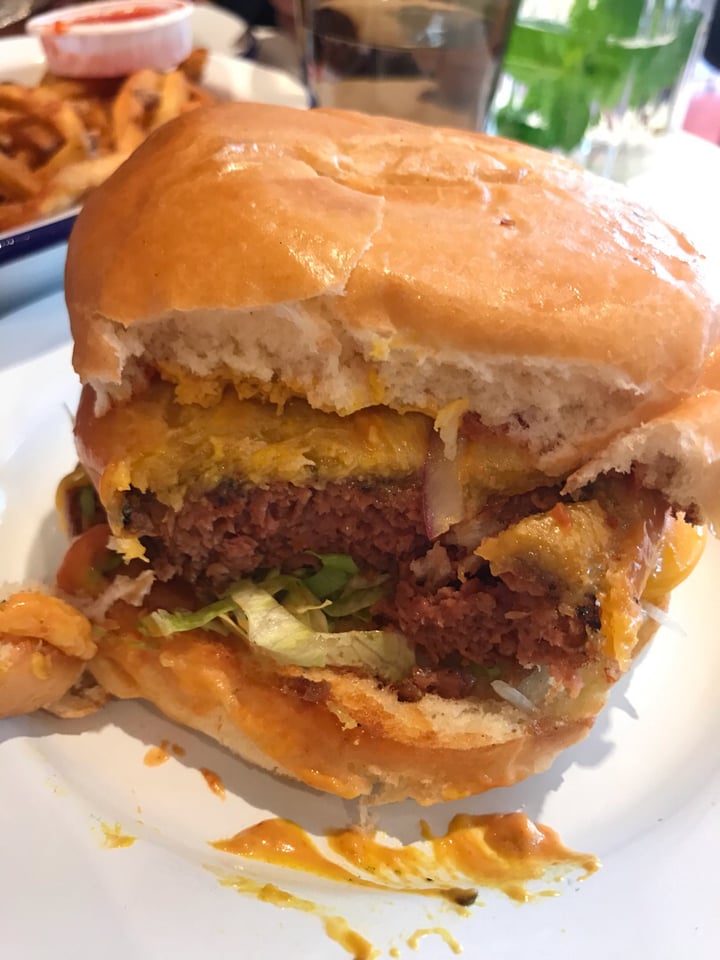 photo of PNY Oberkampf Beyond meat burger shared by @candycarousels on  29 Aug 2019 - review