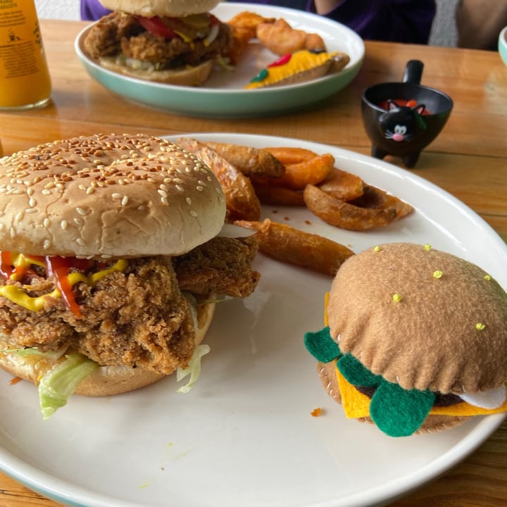 photo of Vegattos Cajita feliz hamburguesa shared by @ilse on  03 Sep 2021 - review