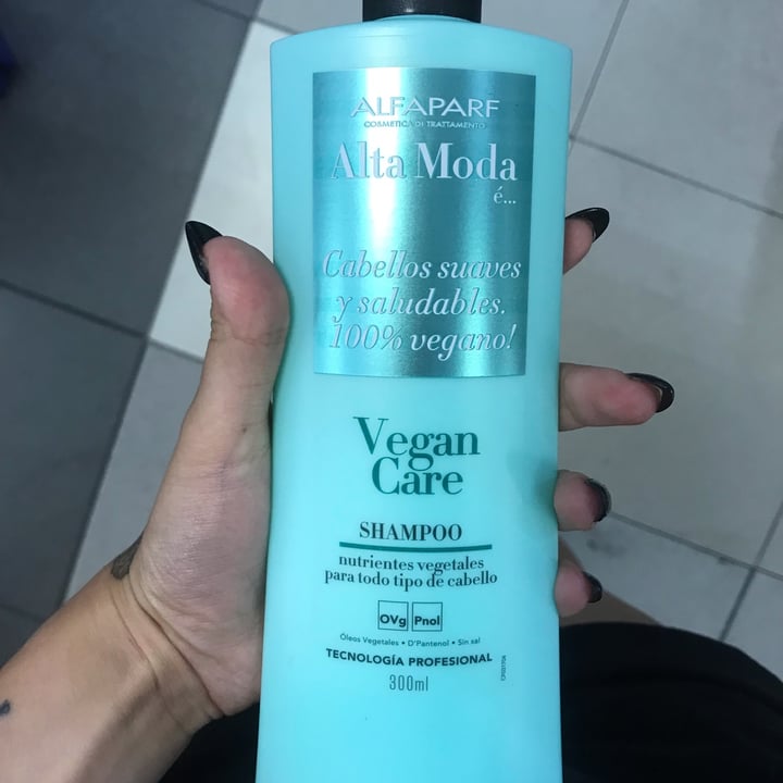 photo of Alfaparf Alta Moda shampoo Vegan shared by @candelariex on  03 Feb 2022 - review