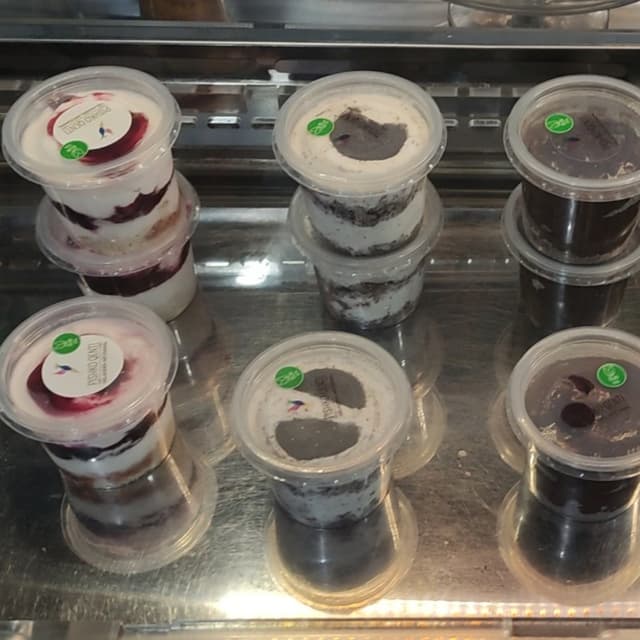 菜肴“Postres helados”的照片