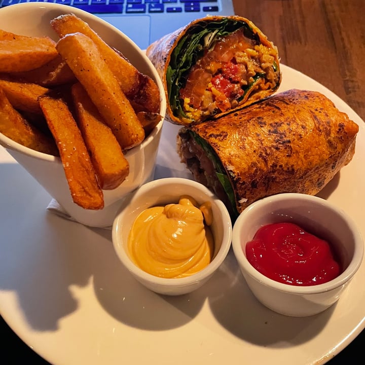 photo of Vegoist seitan wrap shared by @izoldat on  05 Nov 2022 - review