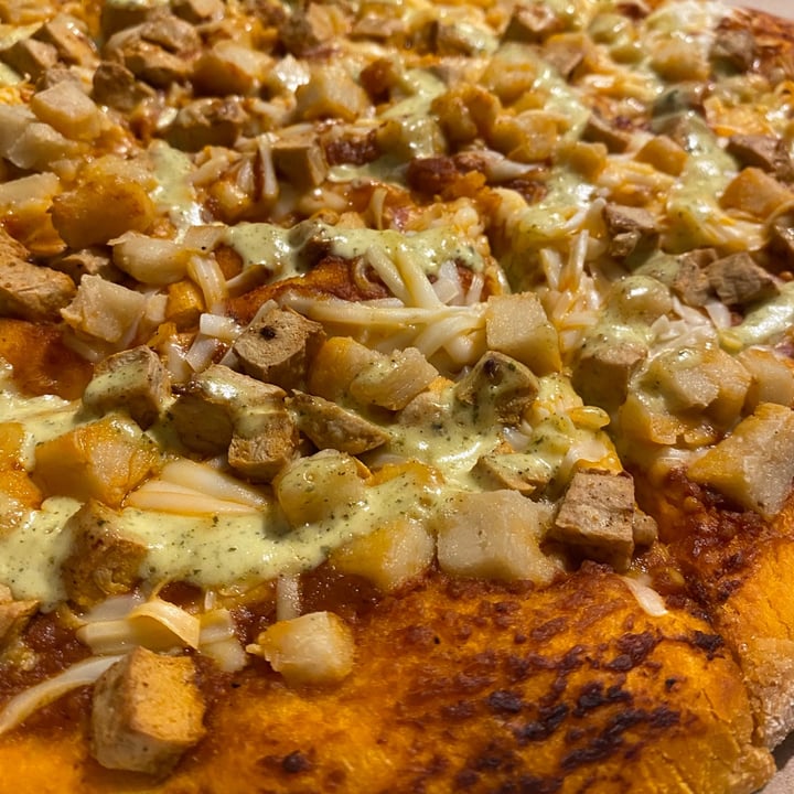 photo of The VHC Butter Chicken Pizza shared by @kendrapirson on  26 Oct 2020 - review