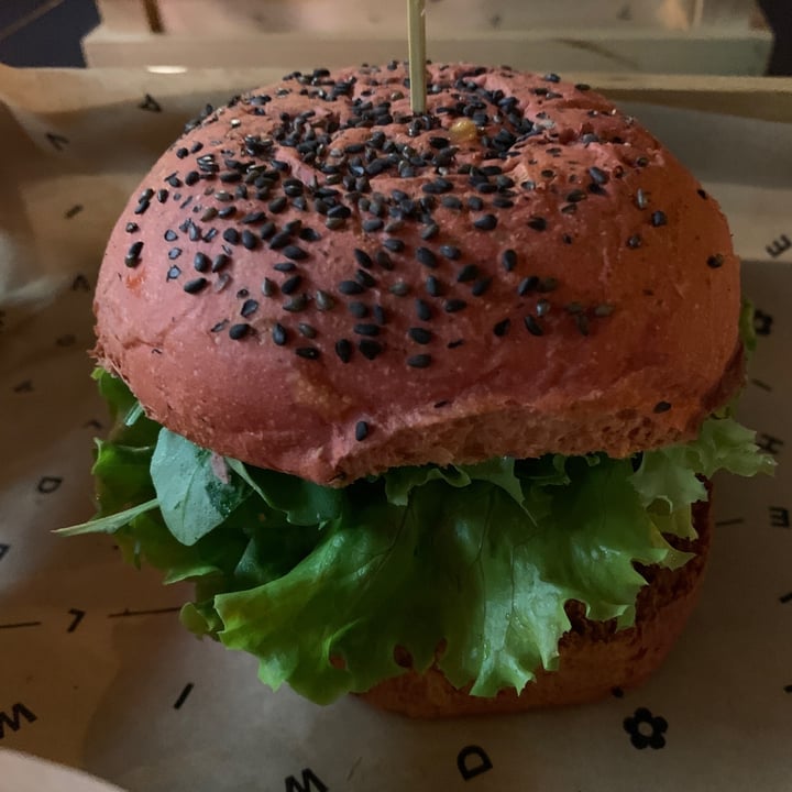 photo of Flower Burger Coccinella Burger shared by @mgiallo on  16 Jun 2022 - review