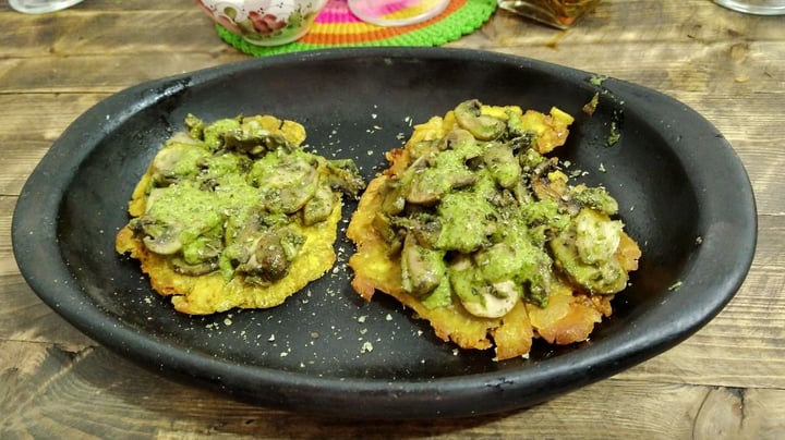 review photo of NATIVA Arte y Comida Natural Patacones con Guacamole y Champiñones al Pesto shared by @antoniodominguezl on 22 Jan 2020 - review