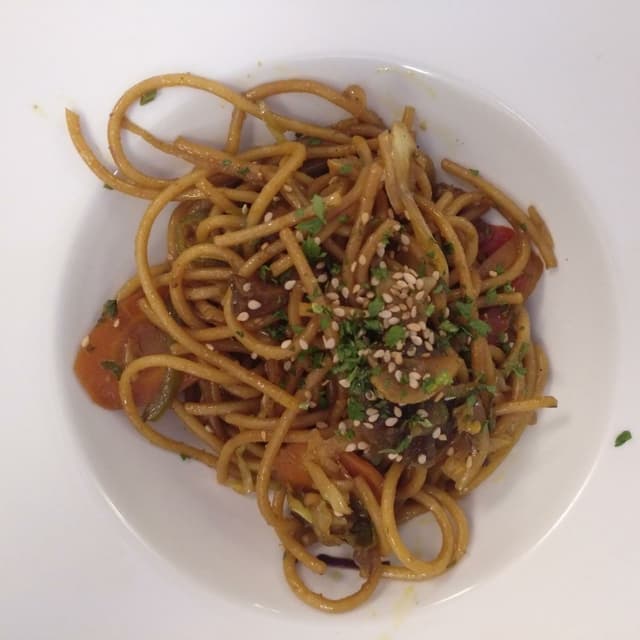 菜肴“Spagetti salteados”的照片