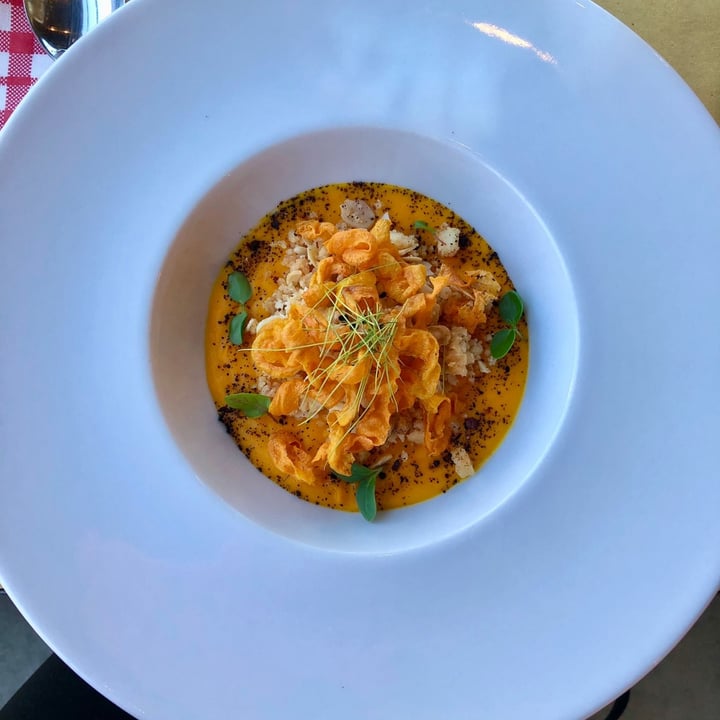 photo of Osteria della Balera Vellutata di carote, crumble di mandorle e chips di carote fritte shared by @micheladallavalle on  19 Mar 2022 - review