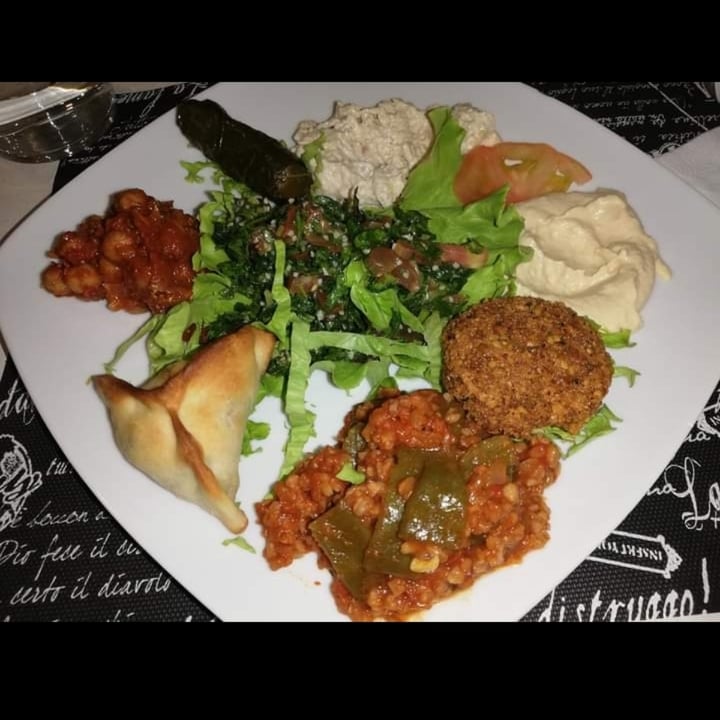 photo of Falafel&hummus Piatto Vegano Misto shared by @valemuccaa89 on  24 Apr 2022 - review