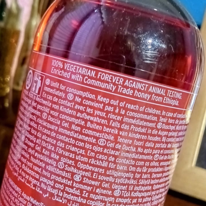 review photo of The Body Shop shower gel strawberry shared by @jolieloveanimals on 07 Aug 2022 - review