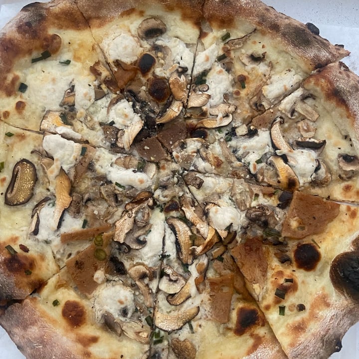 photo of KYND COMMUNITY Truffle Mushroom Pizza shared by @marieheidi on  28 Dec 2021 - review