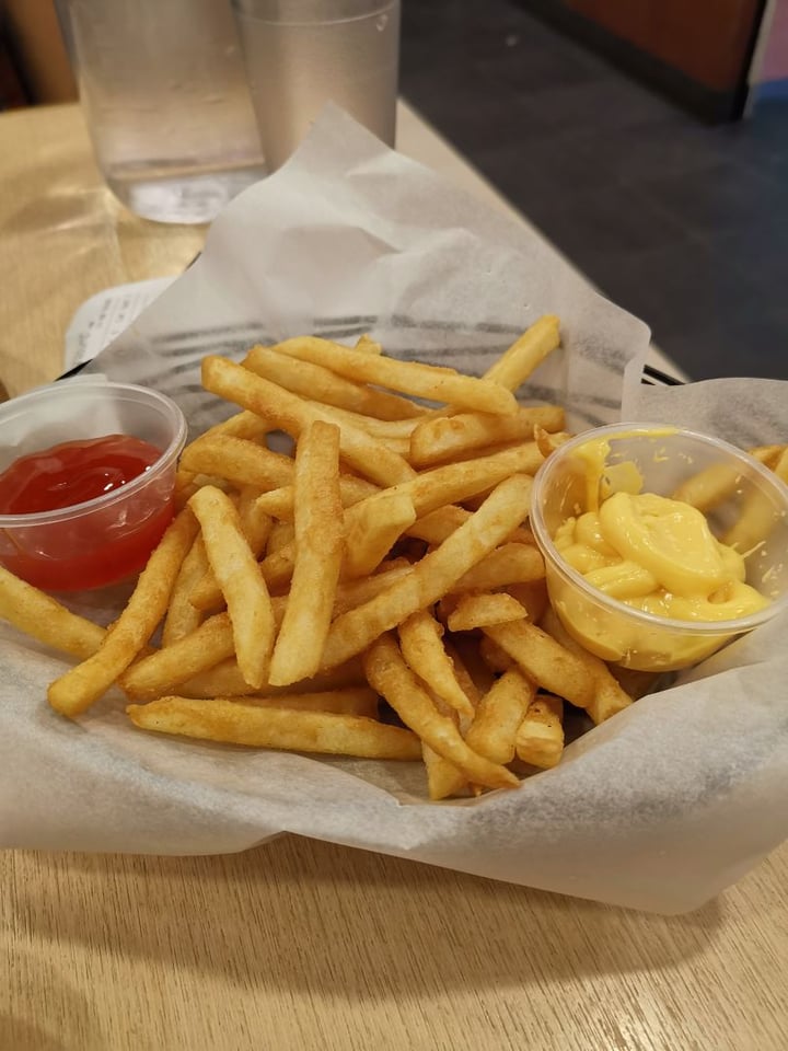 photo of Pizza Hut Hougang Mall Fries with dips shared by @shalini97 on  25 Jul 2019 - review