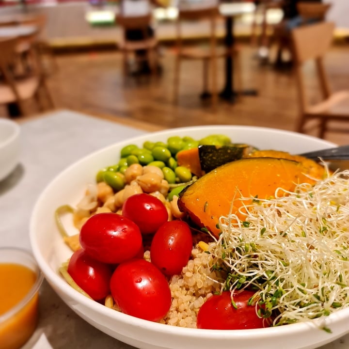 review photo of Toss & Turn Create Your Own Salad shared by @parismelody on 09 Jul 2021 - review