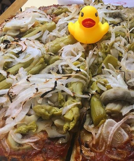 photo of Pizzería Güerrin Pizza Champiñones (Potobelo, nueces y espárragos) shared by @patitovegan on  27 Feb 2020 - review