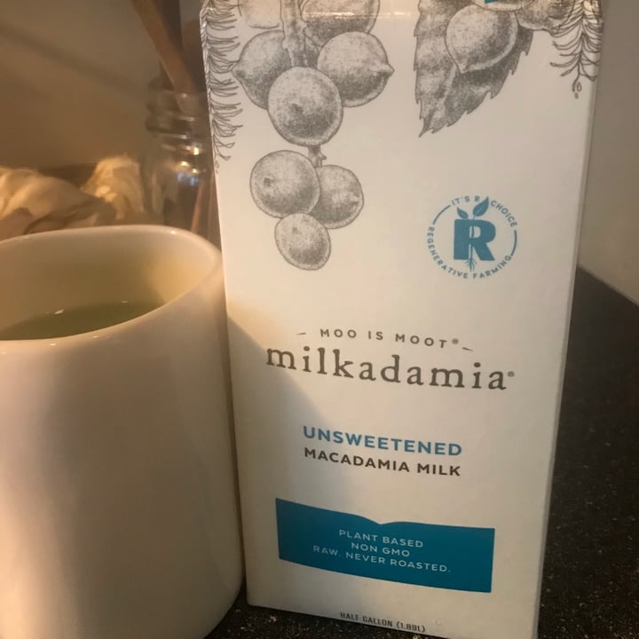 photo of Milkadamia Macadamia Milk Unsweetened shared by @yoganaorganabanana on  05 May 2021 - review