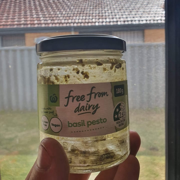 review photo of Woolworths (Australia) Free from Dairy Basil Pesto shared by @sharneejade on 16 May 2021 - review