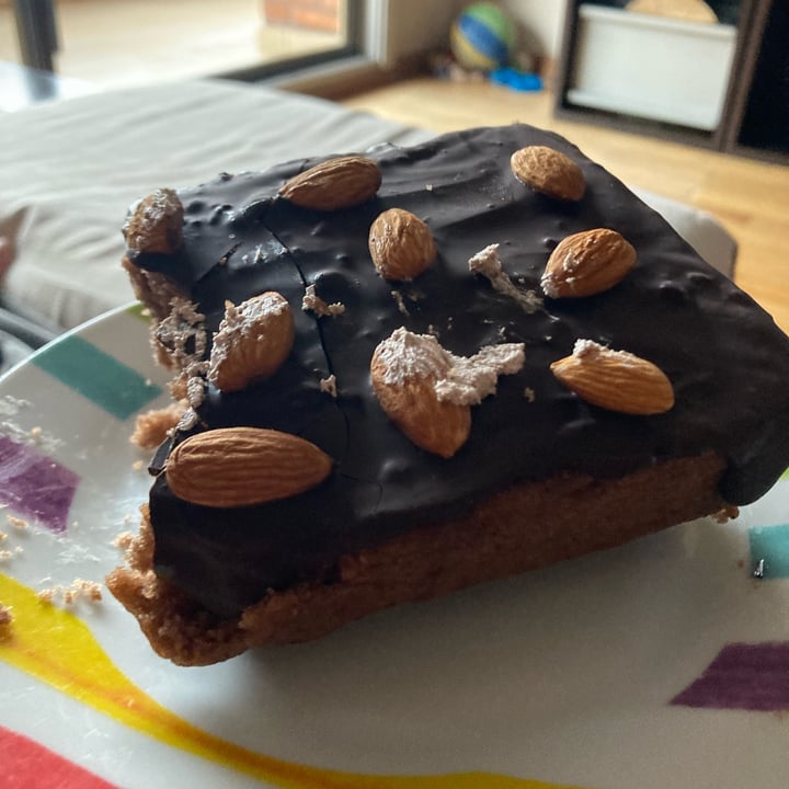 photo of NATGEN Brownie relleno de dulce de leche cubierto de chocolate shared by @jennn505 on  21 Jan 2022 - review