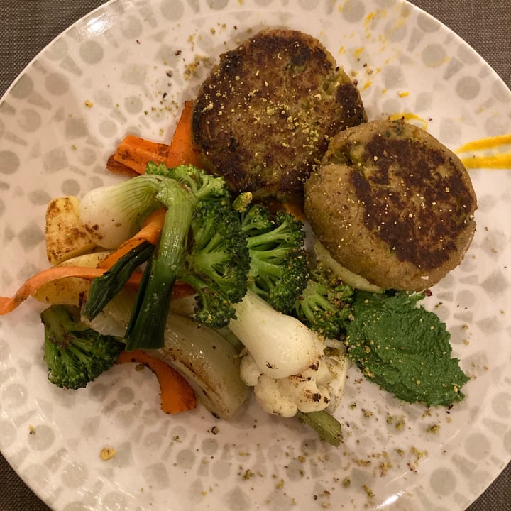 photo of Il Giardino - green restaurant Burger di riso e verdure con contorno di verdure di stagione shared by @valentinamaso on  12 Mar 2022 - review
